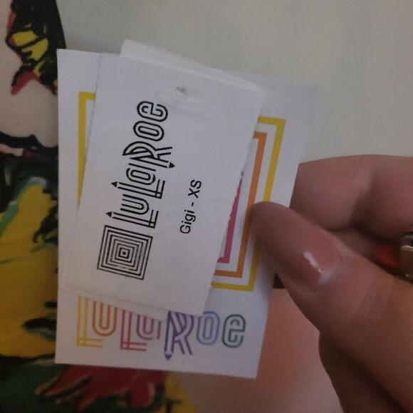 LuLaRoe Multi-colored Flowers Green Background Gigi T-Shirt - Picture 3 of 6